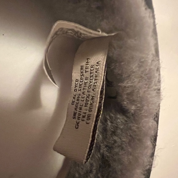 Ugg Gray Shearling Sheepskin Ear Warmers - Picture 4 of 4
